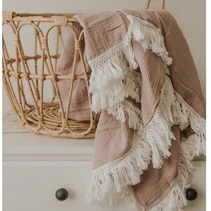Brixton Phoenix Muslin fringe quilt blanket light pink